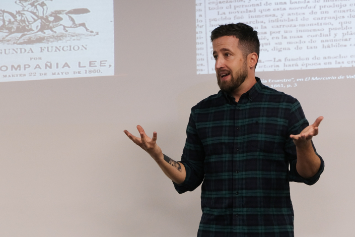 Daniel Domingo expone sobre espectáculos del s. XIX.
