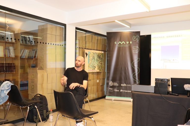 El investigador argentino Facundo Petit dio talleres y una charla en Santiago