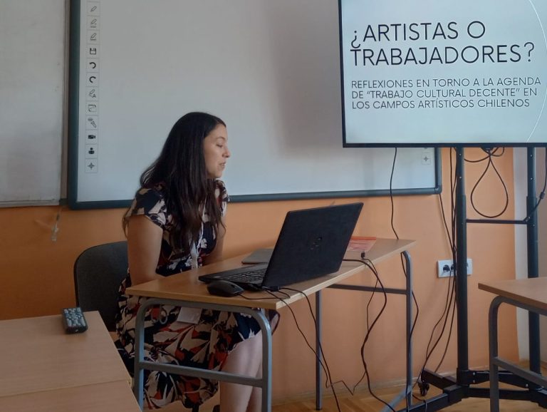 Carla Pinochet expuso en Congreso de Serbia