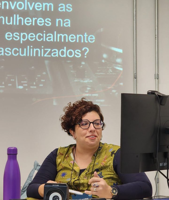 Bea Medeiros presented an article at the Brazilian Congress on Communications